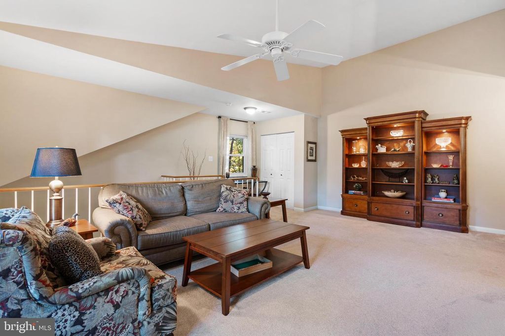 Image 2 of property listing at 18260 ROLLING MEADOW WAY #24, Olney, MD 20832