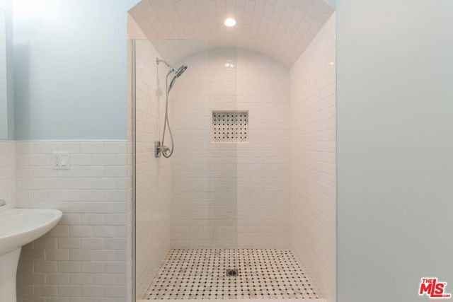 2170 W 24th Street, Los Angeles, CA 90018