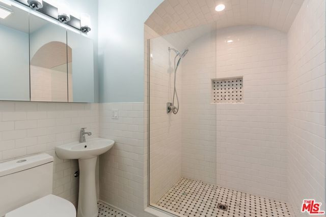 2170 W 24th Street, Los Angeles, CA 90018