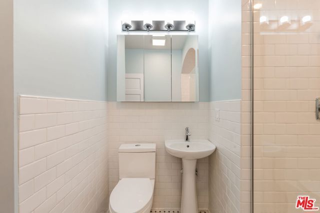 2170 W 24th Street, Los Angeles, CA 90018
