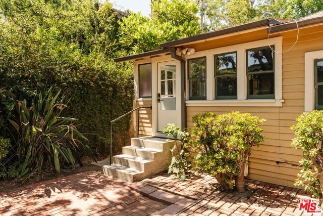 2170 W 24th Street, Los Angeles, CA 90018