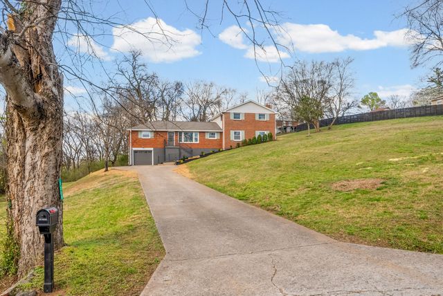 1320 Bellshire Dr, Nashville, TN 37207