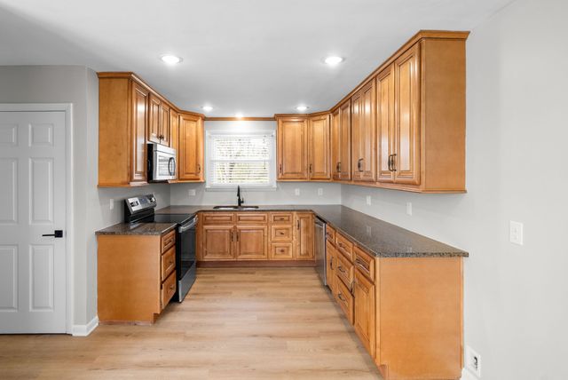 1320 Bellshire Dr, Nashville, TN 37207