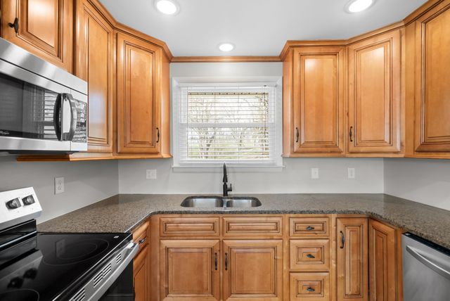 1320 Bellshire Dr, Nashville, TN 37207