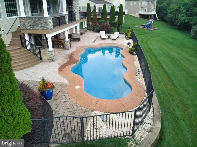 1473 W STONINGTON DR, Downingtown, PA 19335
