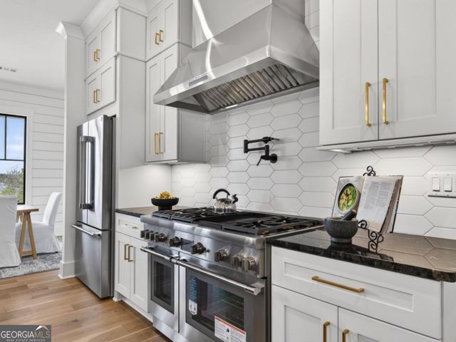 2020 Clearwater Drive, White Plains, GA 30678