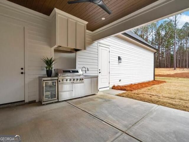 2020 Clearwater Drive, White Plains, GA 30678