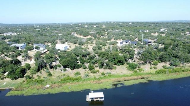 1427 Likeness RD, Spicewood, TX 78669