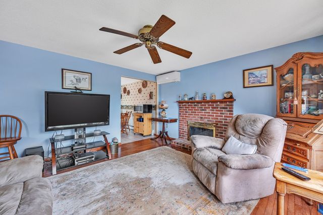 101 Long Hill Dr, Leominster, MA 01453