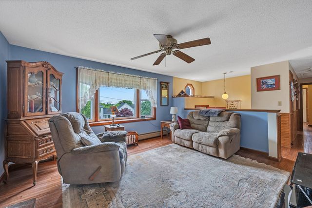101 Long Hill Dr, Leominster, MA 01453
