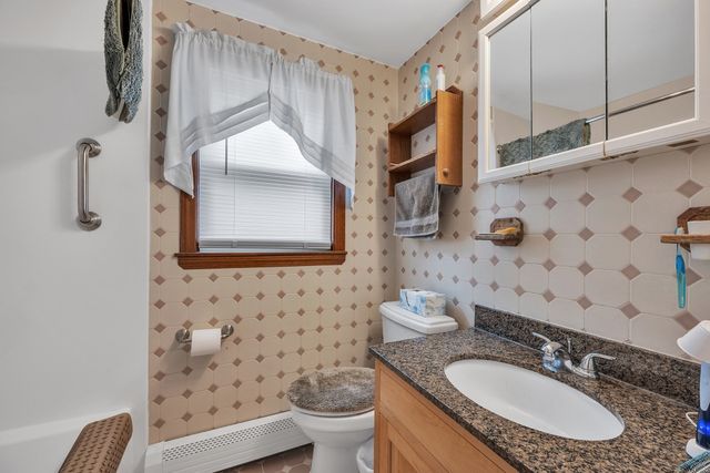 101 Long Hill Dr, Leominster, MA 01453