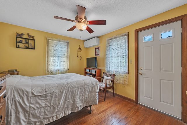 101 Long Hill Dr, Leominster, MA 01453