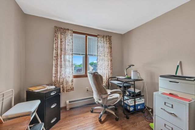 101 Long Hill Dr, Leominster, MA 01453