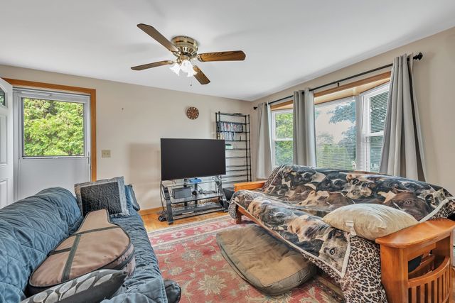 101 Long Hill Dr, Leominster, MA 01453