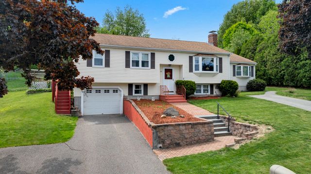 101 Long Hill Dr, Leominster, MA 01453