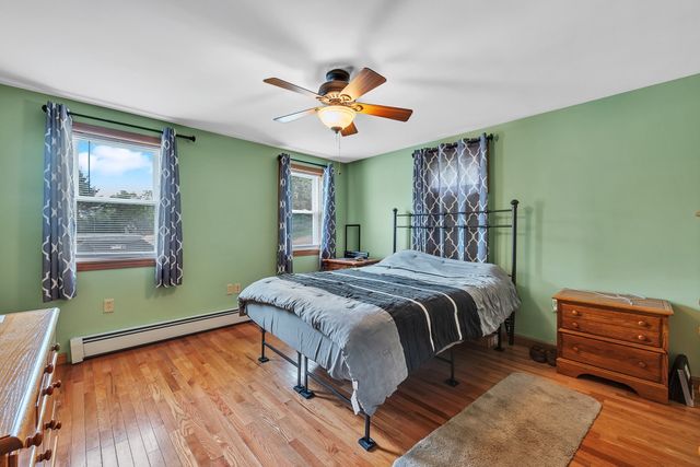 101 Long Hill Dr, Leominster, MA 01453