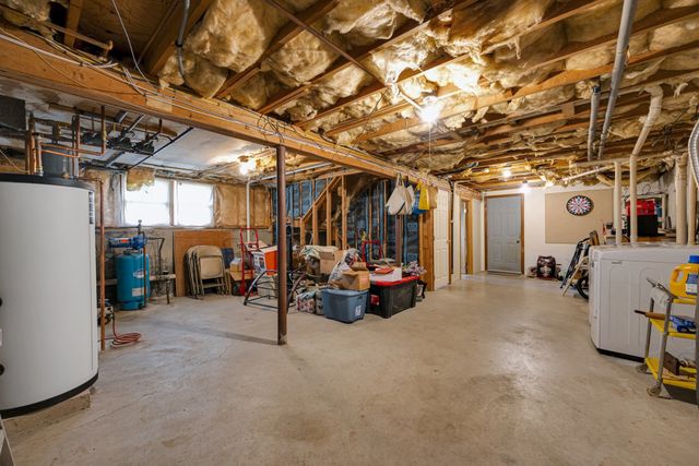 101 Long Hill Dr, Leominster, MA 01453