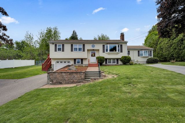 101 Long Hill Dr, Leominster, MA 01453