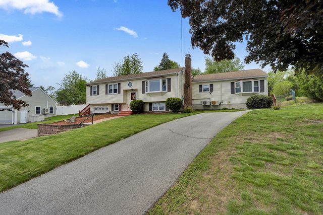 101 Long Hill Dr, Leominster, MA 01453