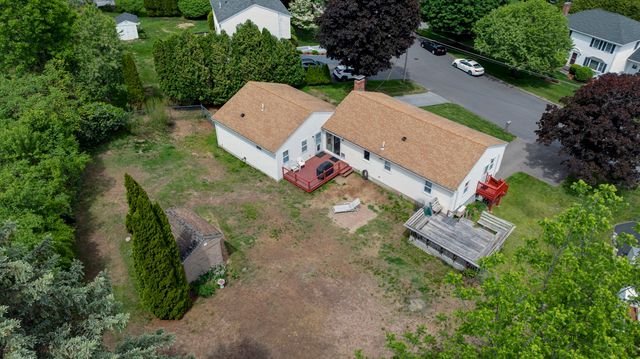 101 Long Hill Dr, Leominster, MA 01453