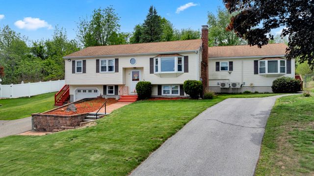 101 Long Hill Dr, Leominster, MA 01453