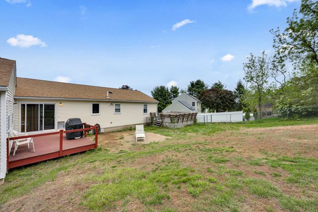101 Long Hill Dr, Leominster, MA 01453