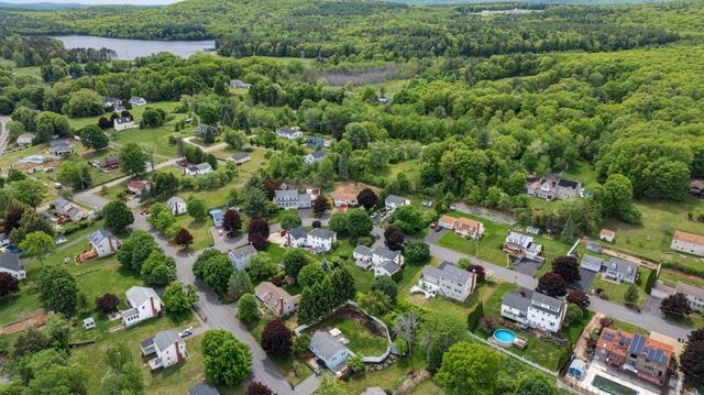 101 Long Hill Dr, Leominster, MA 01453