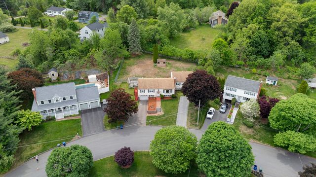 101 Long Hill Dr, Leominster, MA 01453