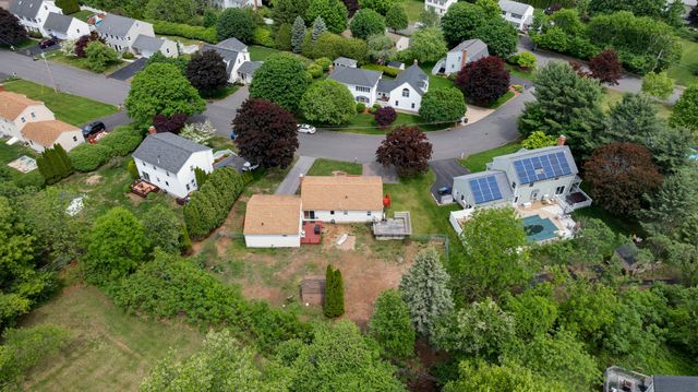 101 Long Hill Dr, Leominster, MA 01453