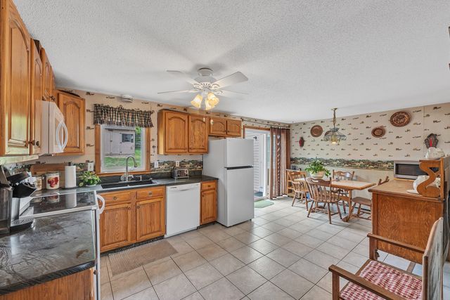 101 Long Hill Dr, Leominster, MA 01453