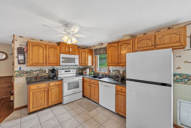 101 Long Hill Dr, Leominster, MA 01453