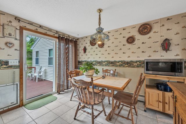 101 Long Hill Dr, Leominster, MA 01453