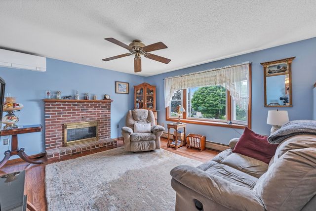 101 Long Hill Dr, Leominster, MA 01453