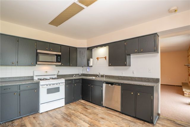 326 Airport Road NW, Warren, OH 44481