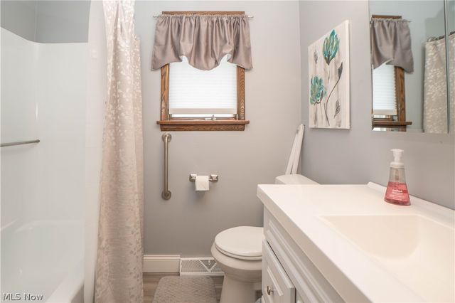 326 Airport Road NW, Warren, OH 44481