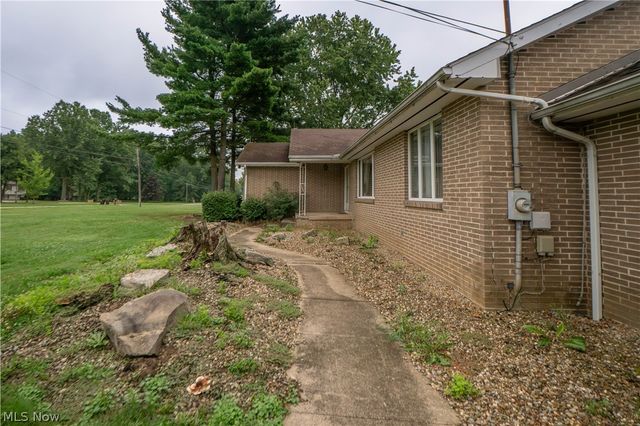 326 Airport Road NW, Warren, OH 44481