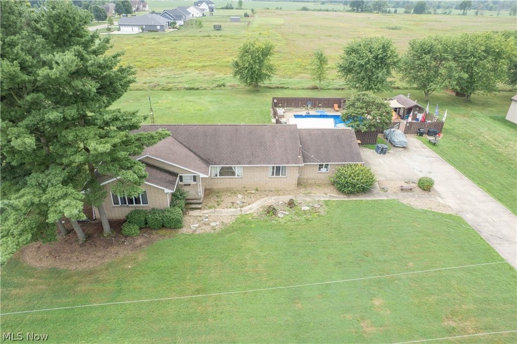 326 Airport Road NW, Warren, OH 44481