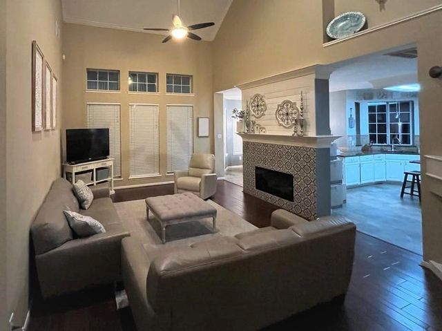 7922 Scenic Canyon Lane W, Houston, TX 77095