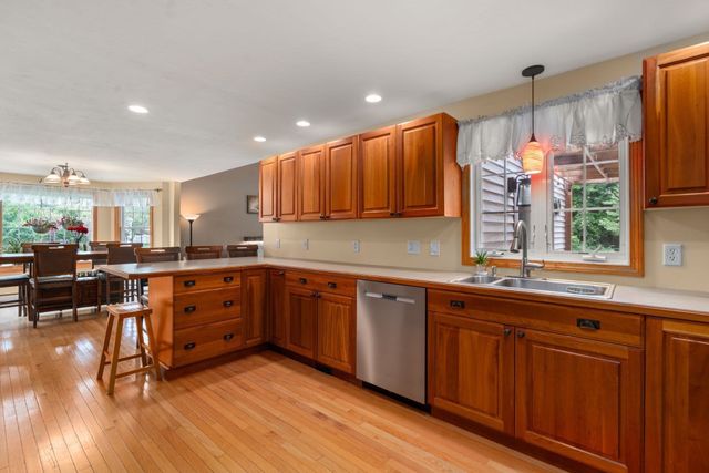 120 North Ave, Mendon, MA 01756
