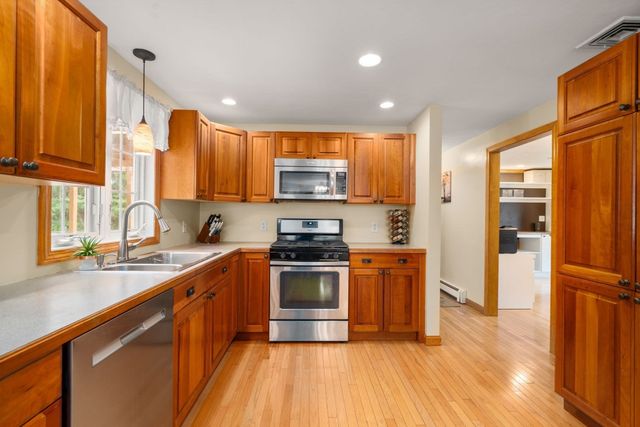 120 North Ave, Mendon, MA 01756