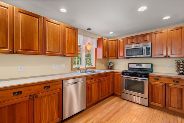 120 North Ave, Mendon, MA 01756