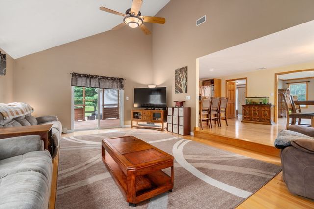 120 North Ave, Mendon, MA 01756