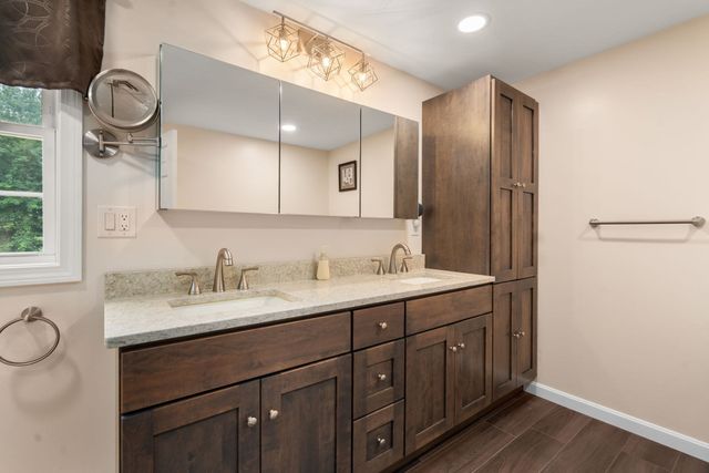 120 North Ave, Mendon, MA 01756