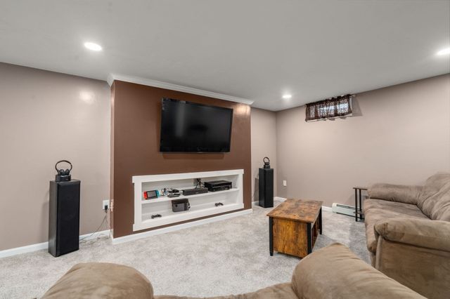 120 North Ave, Mendon, MA 01756