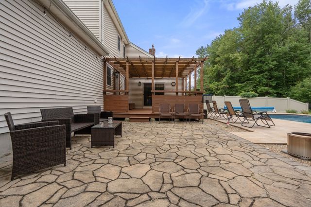 120 North Ave, Mendon, MA 01756