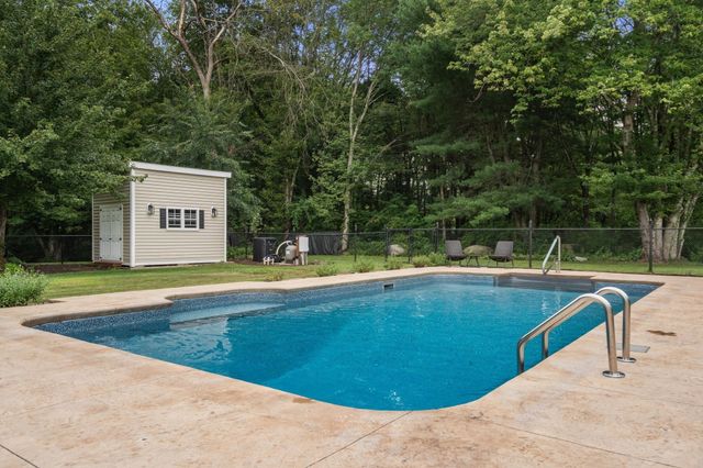 120 North Ave, Mendon, MA 01756