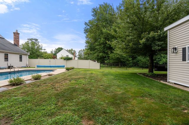 120 North Ave, Mendon, MA 01756