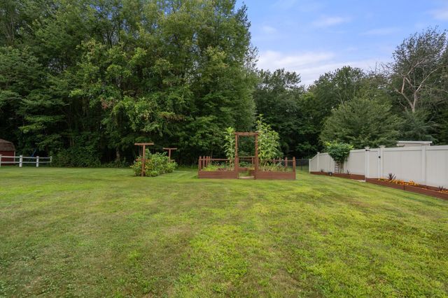 120 North Ave, Mendon, MA 01756
