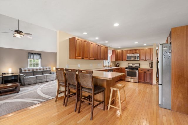 120 North Ave, Mendon, MA 01756
