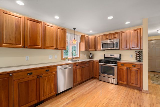 120 North Ave, Mendon, MA 01756